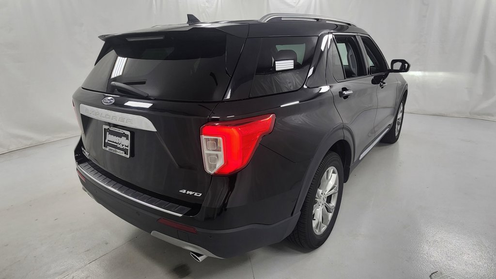 Used 2022 Ford Explorer Limited w/ Equipment Group 301A AWD/4WD image 3