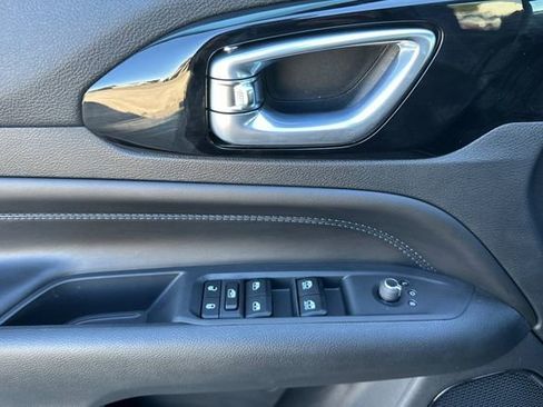 New 2026 Jeep Compass Latitude image 11