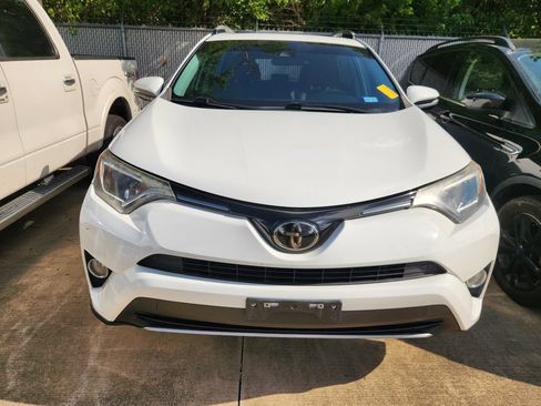Used 2018 Toyota RAV4 XLE FWD image 2