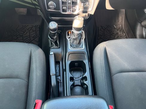 Used 2020 Jeep Wrangler Unlimited Sport S AWD/4WD image 22