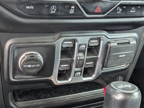 Used 2022 Jeep Wrangler Unlimited Sahara image 18