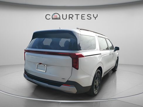 New 2026 Kia Carnival EX image 3