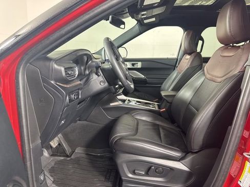 Certified 2023 Ford Explorer Platinum w/ Technology Package image 11