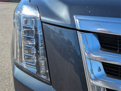 Used 2020 Cadillac Escalade Luxury image 9