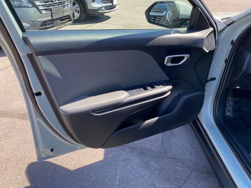 Used 2025 Kia K4 LXS image 18