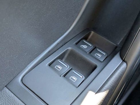 Used 2017 Volkswagen Beetle 1.8T image 24