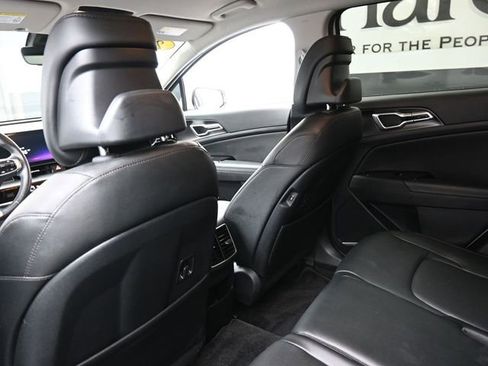Used 2025 Kia Sportage EX image 23