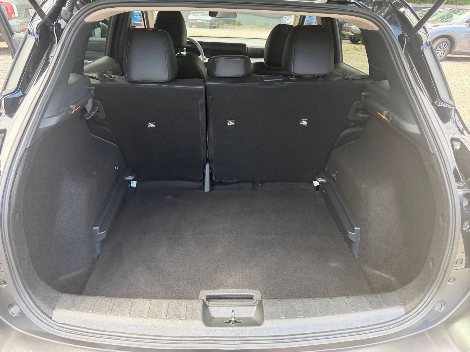 Used 2026 Nissan Kicks SR FWD image 29