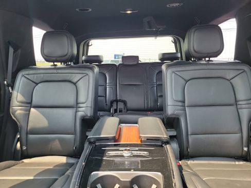 Used 2019 Lincoln Navigator Reserve AWD/4WD image 17