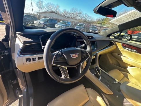 Used 2017 Cadillac XT5 Luxury w/ Driver Awareness Package image 30
