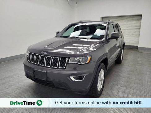 Used 2021 Jeep Grand Cherokee Laredo image 1