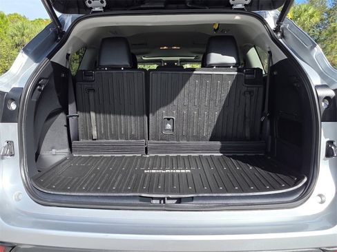 Used 2023 Toyota Highlander XLE image 20