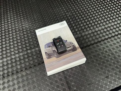 Used 2025 Land Rover Defender 110 S image 79