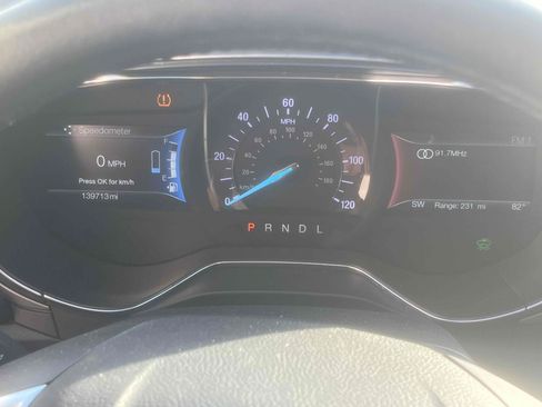 Used 2017 Ford Fusion SE w/ Equipment Group 602A FWD image 16