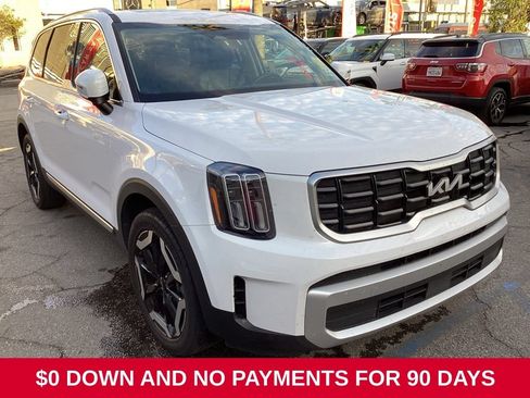 Used 2025 Kia Telluride S FWD image 3