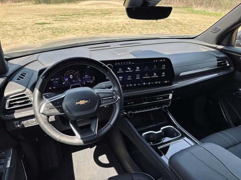 Used 2025 Chevrolet Traverse High Country FWD image 15