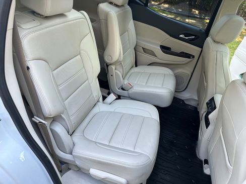 Used 2022 GMC Acadia Denali w/ Denali Technology Package image 28