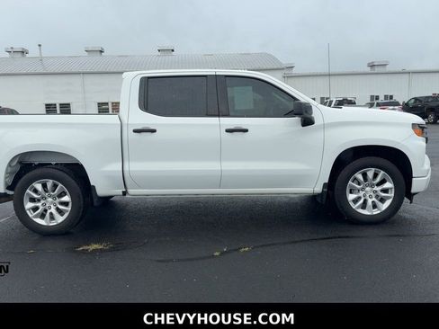 Used 2022 Chevrolet Silverado 1500 Custom RWD image 2