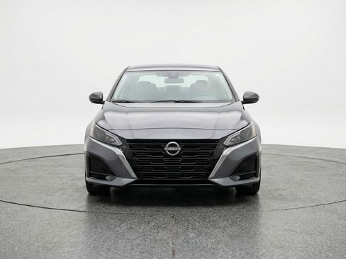 Used 2025 Nissan Altima 2.5 SV FWD image 2