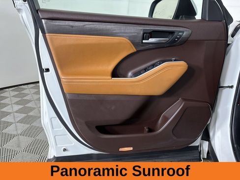 Used 2022 Toyota Highlander Platinum image 10