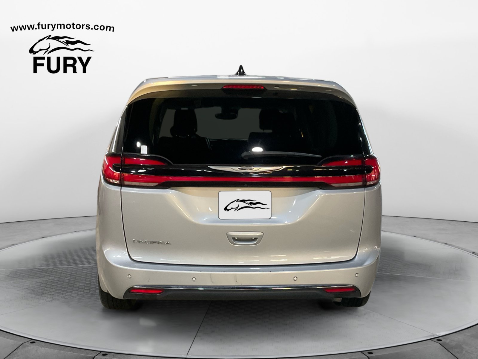 Used 2024 Chrysler Pacifica Touring-L FWD image 5