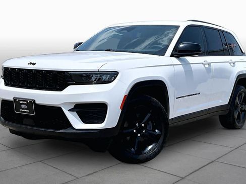 Used 2023 Jeep Grand Cherokee Altitude AWD/4WD image 35