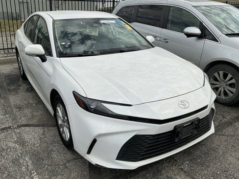 Used 2025 Toyota Camry LE image 3