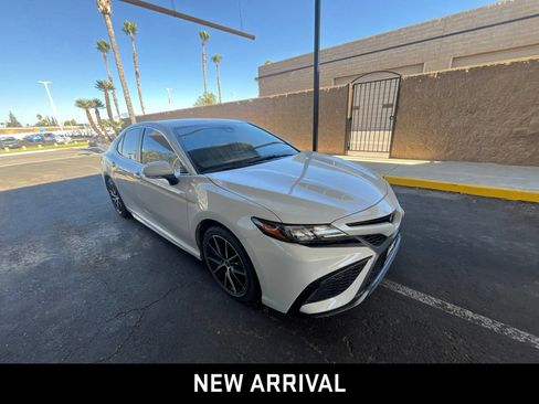 Used 2024 Toyota Camry SE w/ Convenience Package FWD image 3