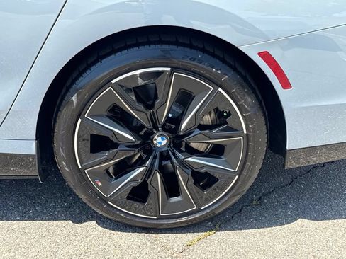 Used 2025 BMW i7 xDrive60 AWD/4WD image 14