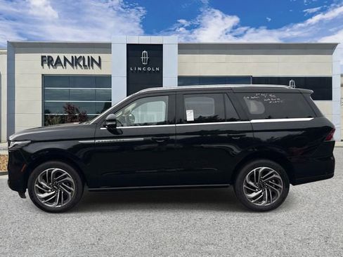 Certified 2025 Lincoln Navigator Reserve AWD/4WD image 4