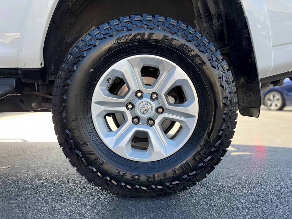 Used 2014 Toyota 4Runner SR5 AWD/4WD image 26