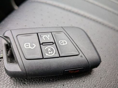 Certified 2024 Volkswagen Tiguan SE R-Line AWD/4WD image 32