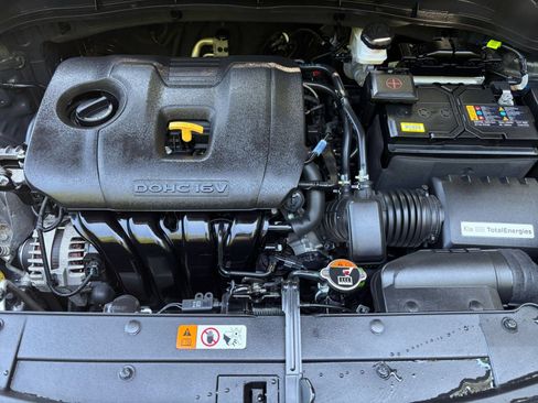 Used 2025 Kia Soul LX w/ LX Technology Package FWD image 30