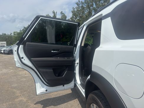 Used 2026 Nissan Pathfinder SL FWD image 20