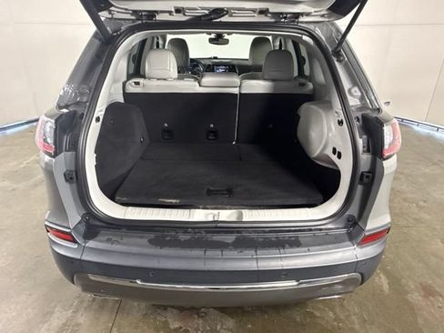 Used 2019 Jeep Cherokee Limited w/ Luxury Group AWD/4WD image 29