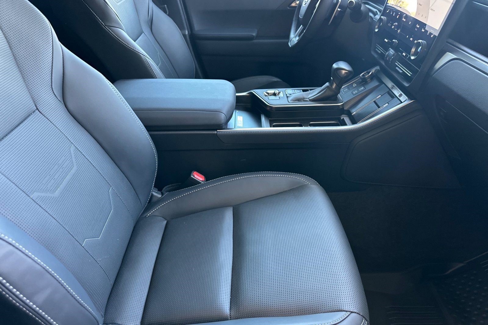 Certified 2025 Lexus GX 550 w/ Accessory Package (2T) AWD/4WD image 29