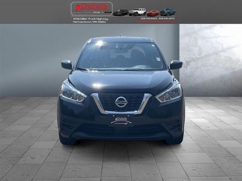 Used 2020 Nissan Kicks S image 2