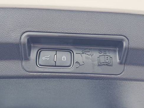 Certified 2022 Ford Explorer XLT w/ Equipment Group 202A image 33