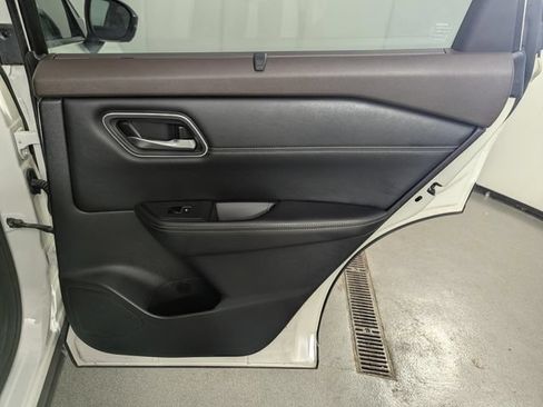 Used 2021 Nissan Rogue Platinum AWD/4WD image 18