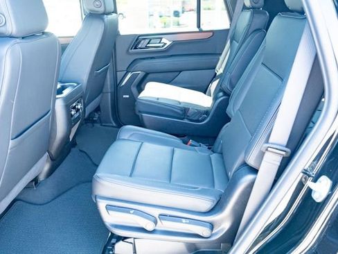 Used 2025 GMC Yukon Denali AWD/4WD image 32