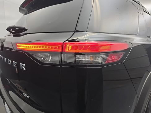 Used 2024 Nissan Pathfinder SV w/ SV Premium Package image 15