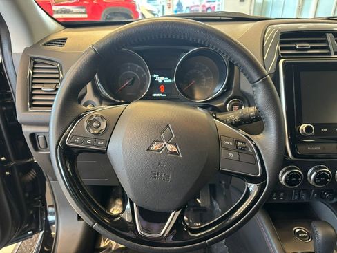 Used 2024 Mitsubishi Outlander Sport SE image 17