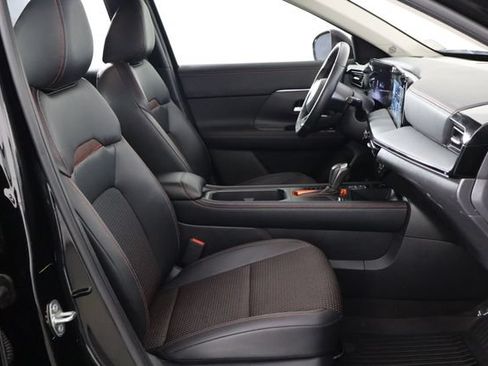 Used 2025 Nissan Kicks SR FWD image 18