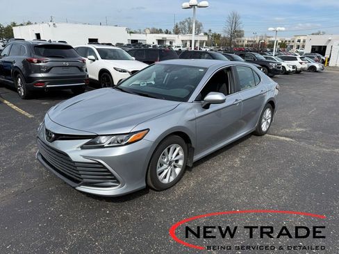 Used 2024 Toyota Camry LE image 1