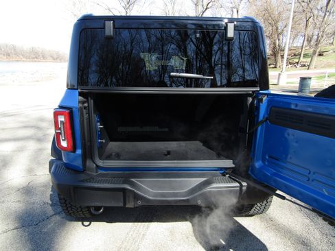 Used 2025 Ford Bronco Badlands image 14