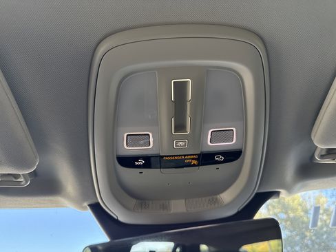 Used 2025 Volvo XC90 B6 Plus image 27