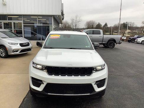 Certified 2023 Jeep Grand Cherokee Laredo w/ Trailer Tow Prep Group (B) image 2