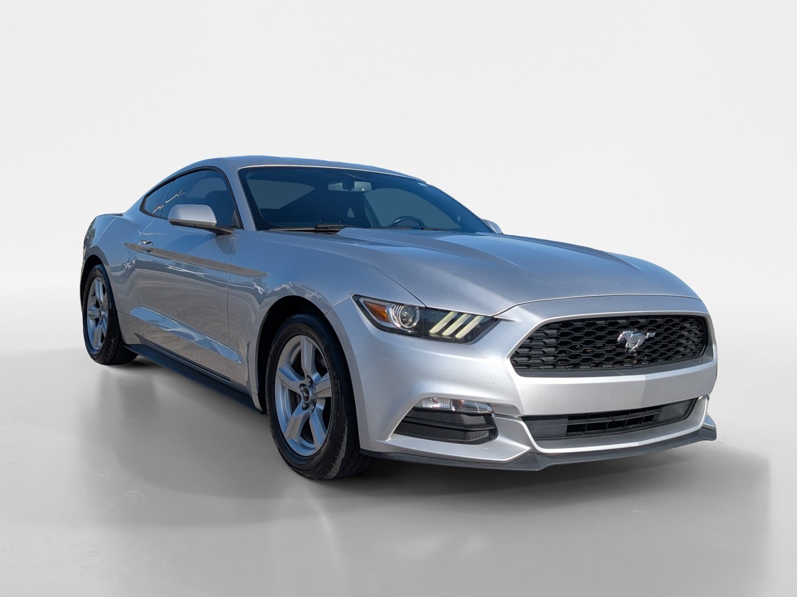 Used 2016 Ford Mustang Coupe RWD image 2