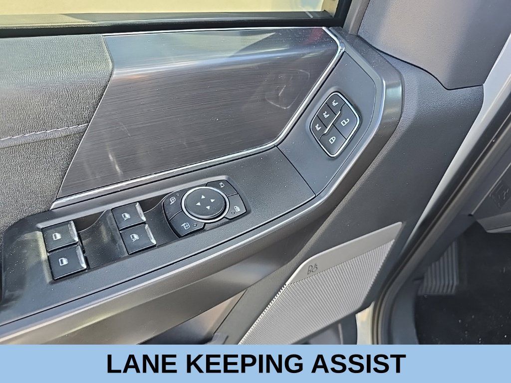 Used 2025 Ford F150 Lariat AWD/4WD image 9