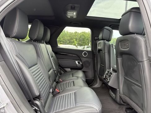 Used 2025 Land Rover Discovery S AWD/4WD image 14